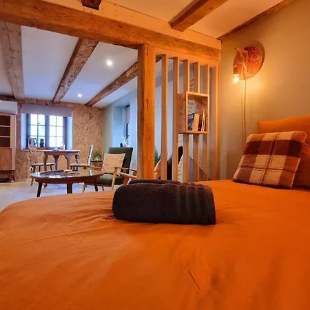 A Desire For Bohemia, Well-being And Massages! Apartment *